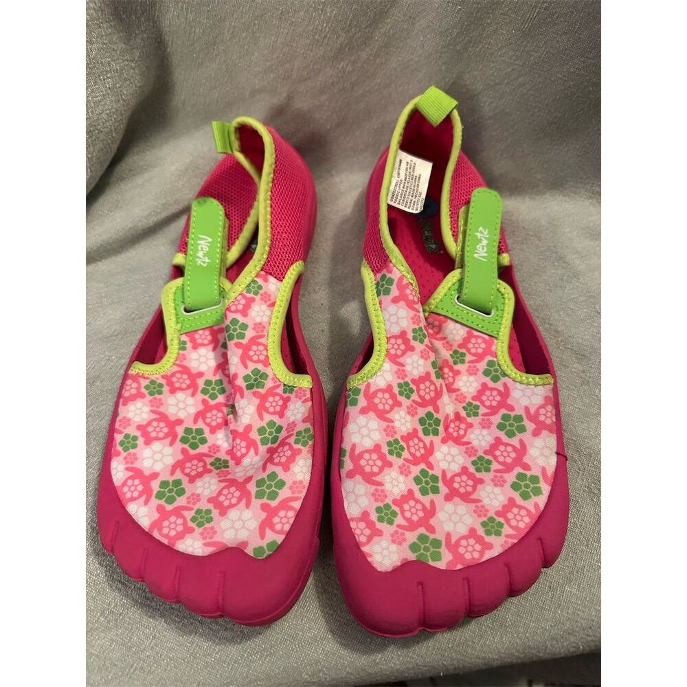 Newtz Girls Water Shoes Floral Slip On Size 4-5 Beach Activewear
